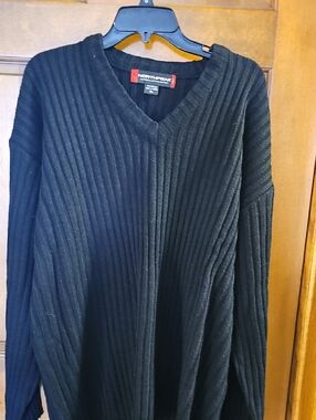 NorthPeak Men’s Black Ribbed V-Neck Sweater